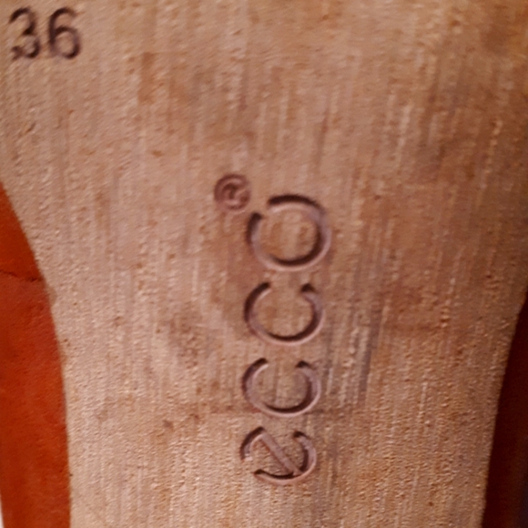 ECCO Genuine leather mary jane sandals. Size 6, Tan - Picture 3 of 5